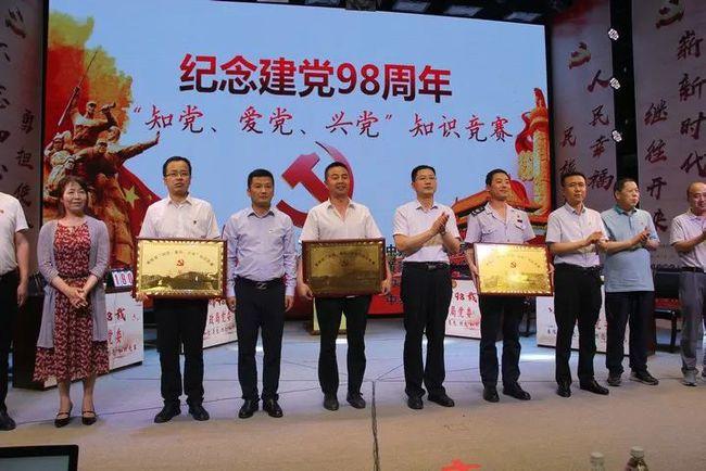 男子从猫贩子手里救出200只待宰猫：现在养在自己租的庄园里